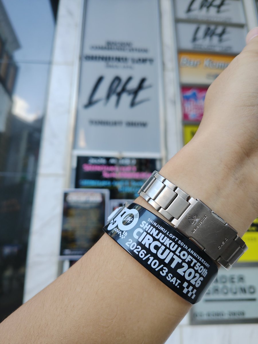 flying_matakki's tweet photo. 青春のヒーローたちにまとめて会ってきました。Tシャツ買いすぎて実質ヤバイTシャツ屋さんだった。 https://t.co/byZWtG82jY