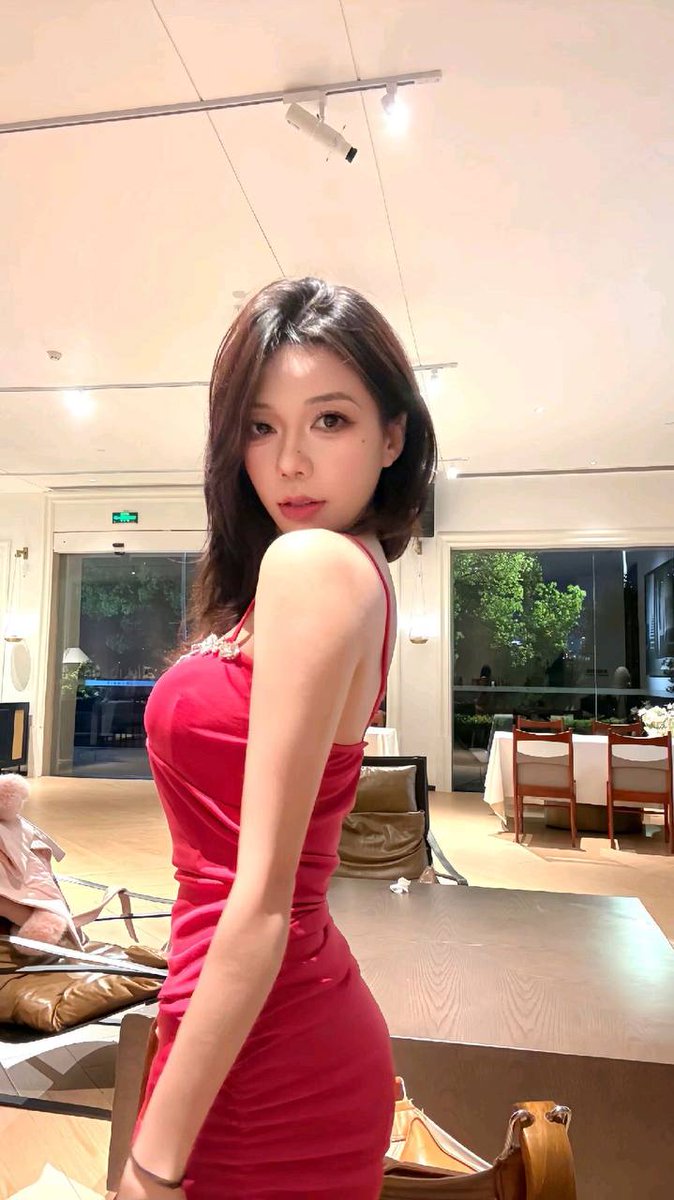 sacieth's tweet photo. 昆明女王

身高165 体重96 脚码36

长相御姐女神型，与生俱来的S属性

上课内容：舔脚，遛狗，烟灰缸，羞辱，人体板凳，耳光，鞭打，骑马，捆绑，龟责， 滴蜡，口水，四爱，黄金，圣水等

要求m绝对忠诚，服从 https://t.co/WVWDVvv6JE