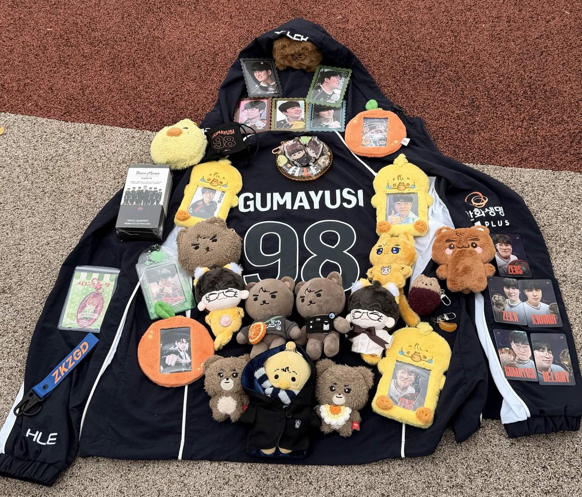 garlicalleat's tweet photo. \ HLE Fans’ Blessing Beach Cleanup — Mission Complete! /

Great work, everyone! a huge thanks to everyone who came to Bali to join us🥹
Everyone was so focused on picking up trash that we ran out of trash bags early!

Anyway, let’s keep cheering for Hanwha Life Esport🧡
#HLEWIN https://t.co/xwfwOSG52t
