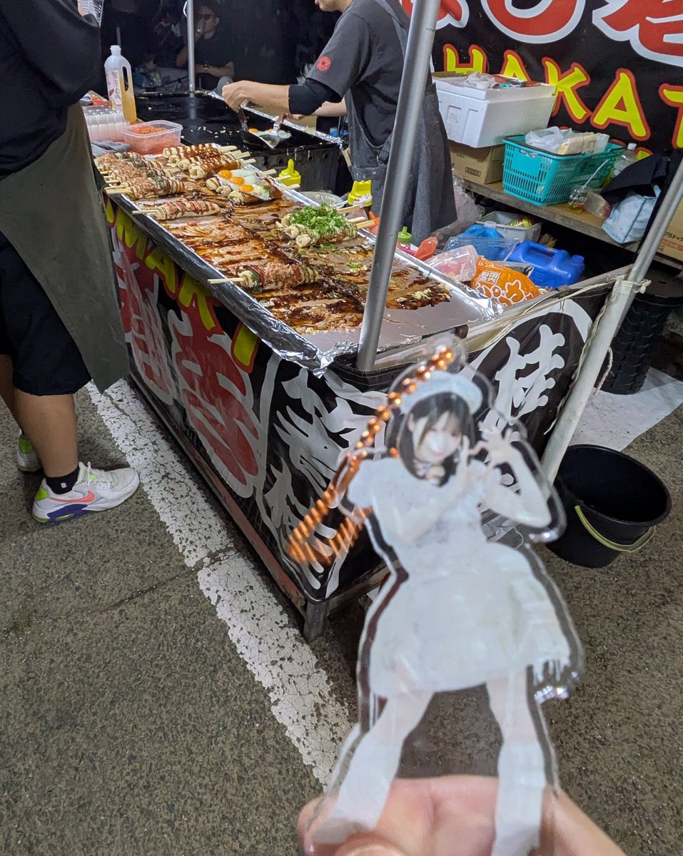 PumpkinAndMayo's tweet photo. これがはしまきだよタマネちゃん！！
(箸にお好み焼きを巻いたようなもの) https://t.co/2nQxC5ZPzM