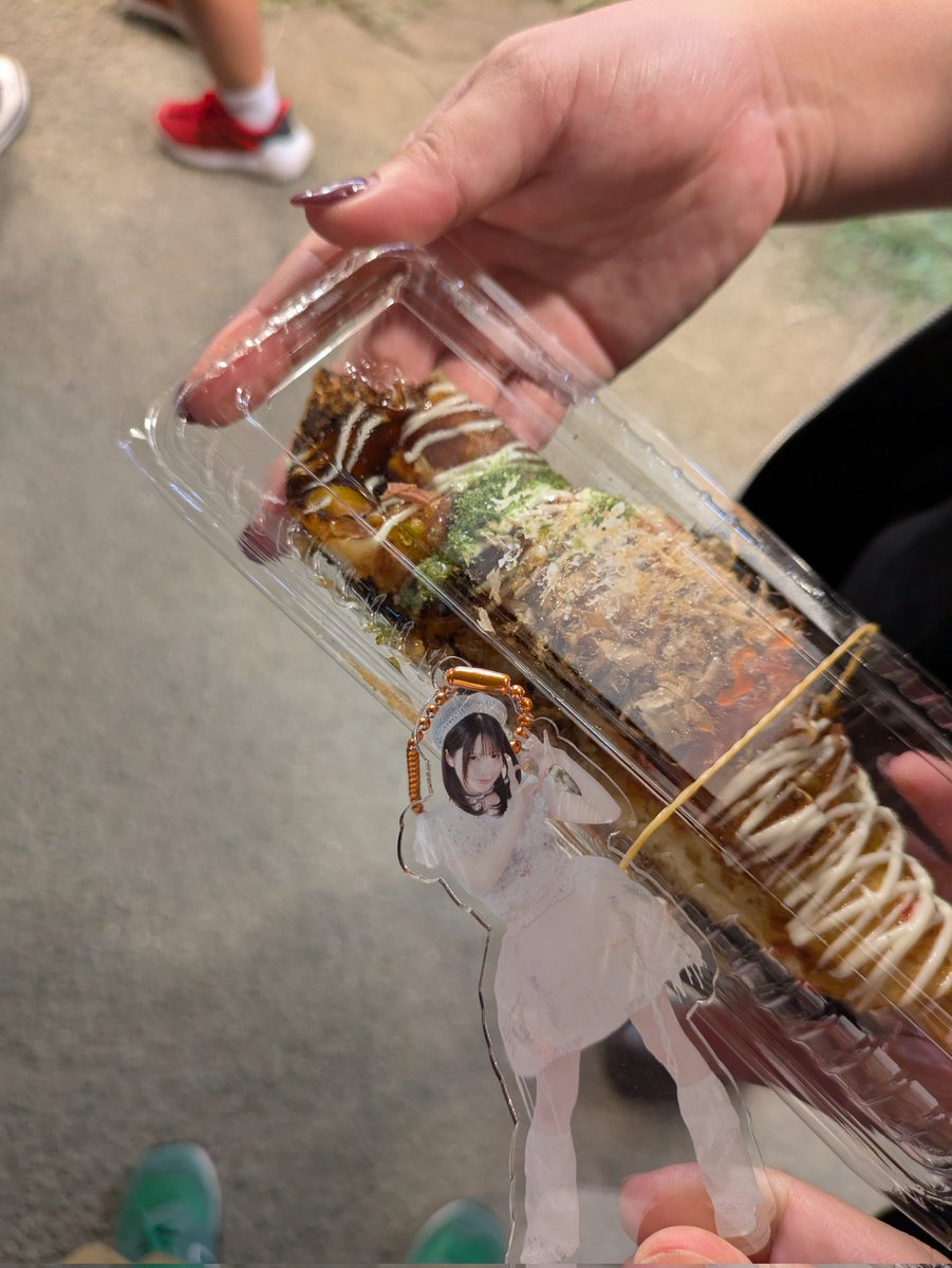PumpkinAndMayo's tweet photo. これがはしまきだよタマネちゃん！！
(箸にお好み焼きを巻いたようなもの) https://t.co/2nQxC5ZPzM