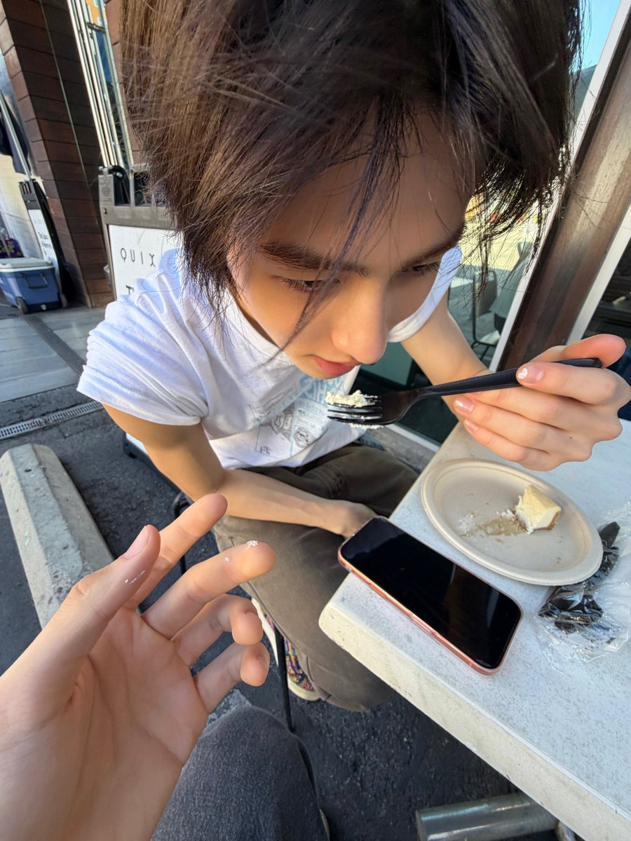 zhaoyufancokr's tweet photo. [261003] #SEONGHYEON #성현 Instagram Update

“🌞” https://t.co/2gnuDOXunX
