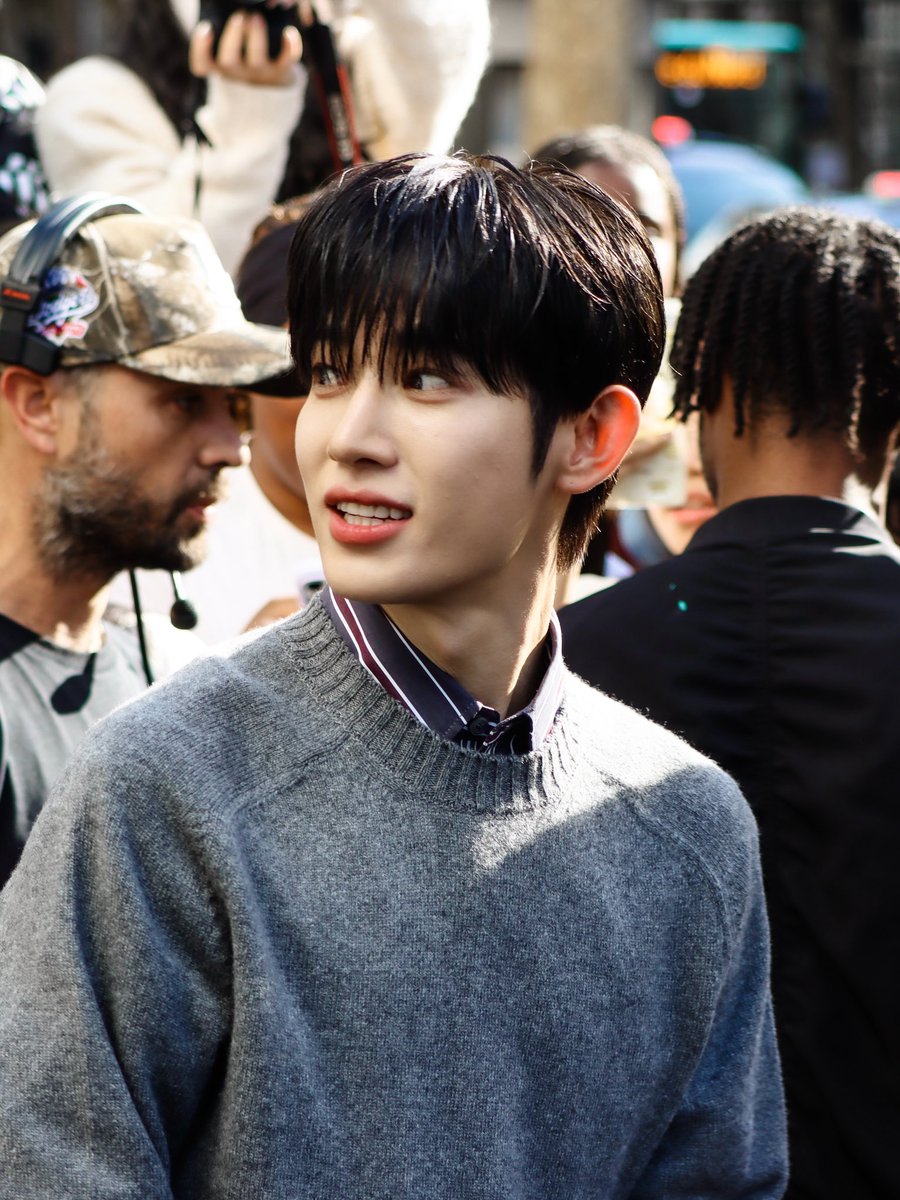 nhphngn's tweet photo. The cameras were everywhere, the streets were full of movement, and somehow Siwoo became the quiet focus of the frame. A beautiful little moment from LANVIN PFWSS27 in Paris.

PARK SIWOO AT LANVIN PFWSS27 #PARKSIWOOxLANVIN
#LANVINPFWSS27 
#PARKSIWOO https://t.co/jatzk7aDKx