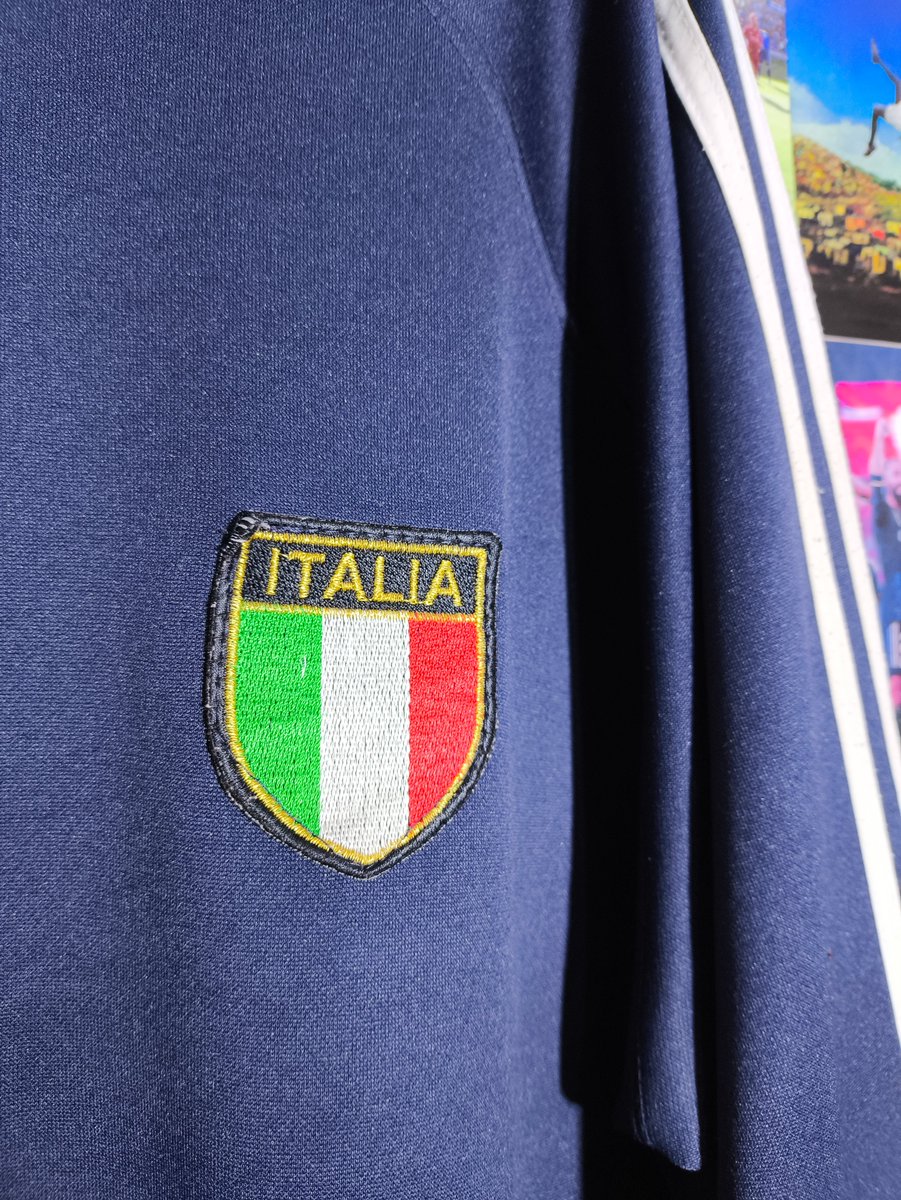 lelanglawas's tweet photo. Detail #LawasMalamMinggu - Sabtu, 3 Oktober 2026
#Lawas9
Italia Tracktop Who Fans Version
Size 2XL (73x69cm)
Kepala zipper ga utuh
Tag mau lepas
Warna pekat
Excellent https://t.co/Uoao3kPlJ9