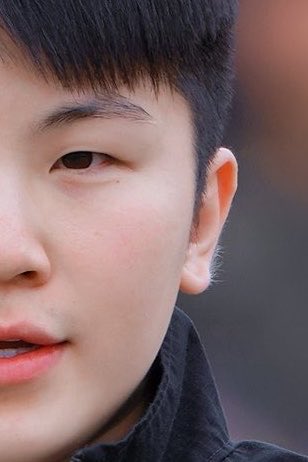hoonsoons's tweet photo. the dimple, the mole, the PEACH FUZZ 😩😩 https://t.co/yPftZcSqUU