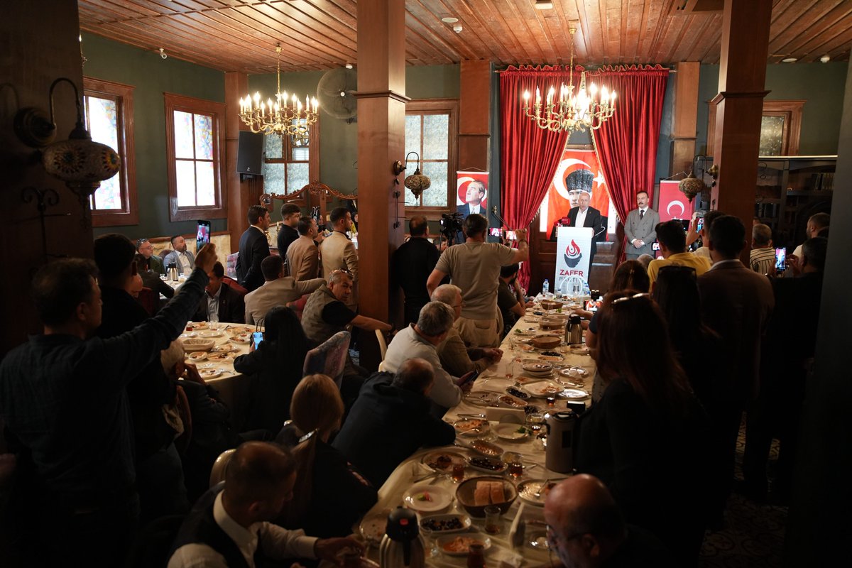 zaferpartisi's tweet photo. Genel Başkanımız Prof. Dr. Ümit Özdağ, parti heyetimiz, Hatay İl Başkanımız Avukat Serhat Tabanca, İskenderun İlçe Başkanımız Deniz Kaya ve il ve ilçe teşkilatlarımızla La Perla Premium Hotel’de bir araya geldi.

Buluşmada Genel Başkanımız, ülke gündemine ilişkin basın açıklamasında bulundu.