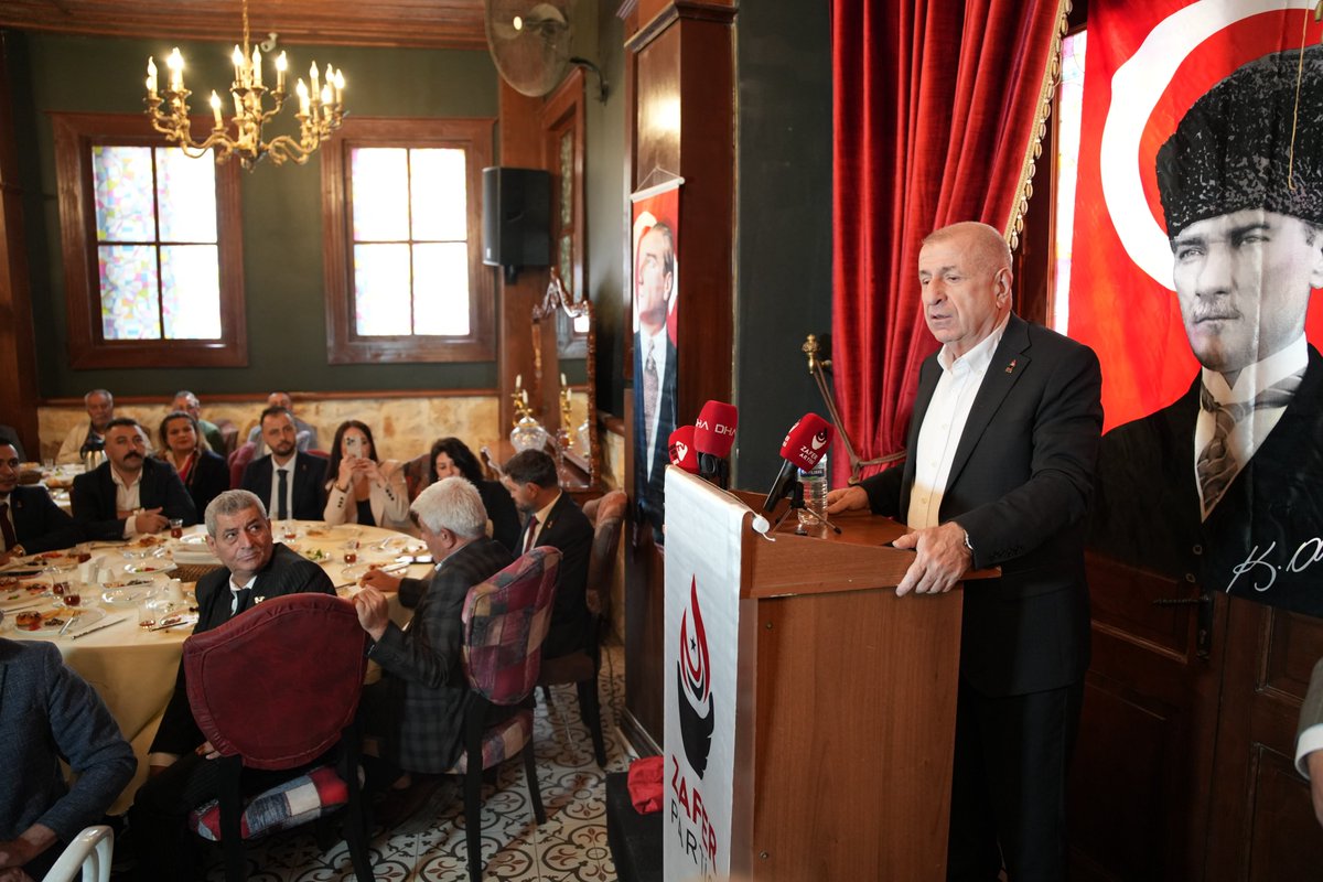 zaferpartisi's tweet photo. Genel Başkanımız Prof. Dr. Ümit Özdağ, parti heyetimiz, Hatay İl Başkanımız Avukat Serhat Tabanca, İskenderun İlçe Başkanımız Deniz Kaya ve il ve ilçe teşkilatlarımızla La Perla Premium Hotel’de bir araya geldi.

Buluşmada Genel Başkanımız, ülke gündemine ilişkin basın açıklamasında bulundu.