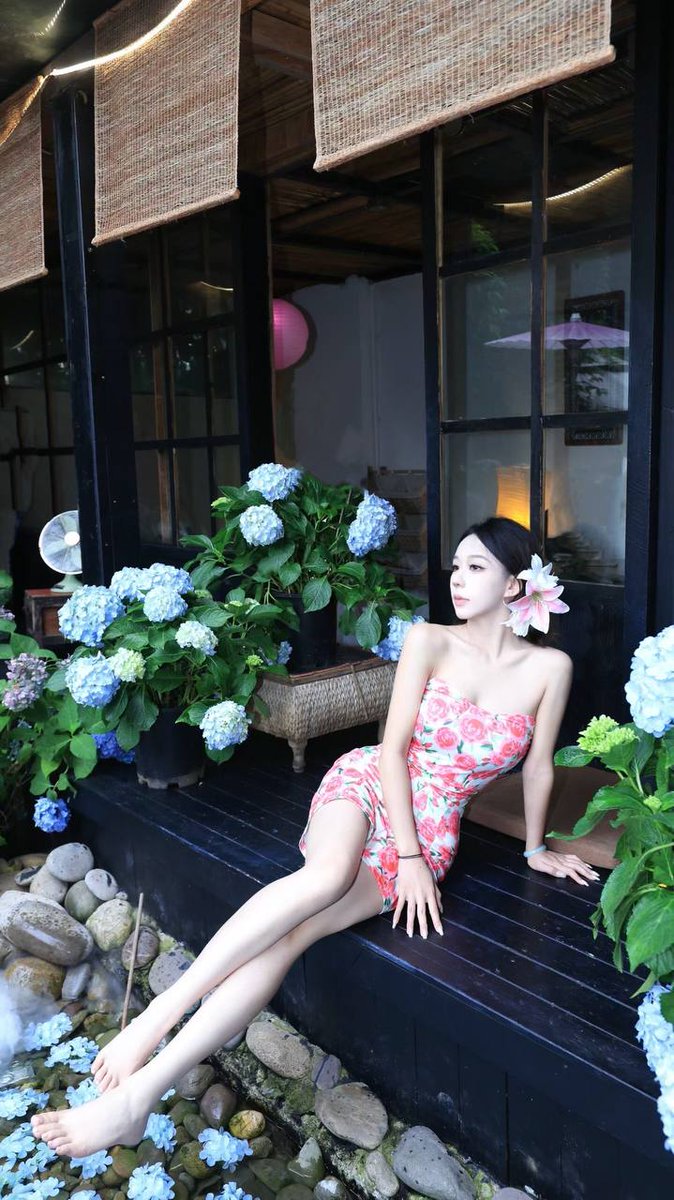 sacieth's tweet photo. 昆明女王

身高165 体重96 脚码36

长相御姐女神型，与生俱来的S属性

上课内容：舔脚，遛狗，烟灰缸，羞辱，人体板凳，耳光，鞭打，骑马，捆绑，龟责， 滴蜡，口水，四爱，黄金，圣水等

要求m绝对忠诚，服从 https://t.co/WVWDVvv6JE