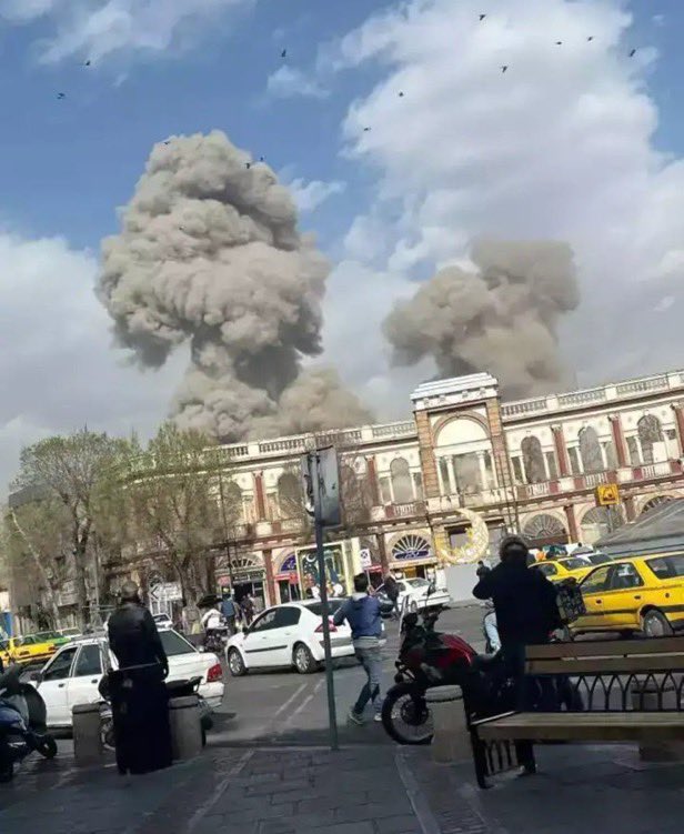 policenama1401's tweet photo. هر کس در بین «هلهله کنندگان ۹ اسفند» نباشد، از ما ایرانیان نیست. 

#پاينده_ایران_جاویدشاه https://t.co/F3FgS4fv1X