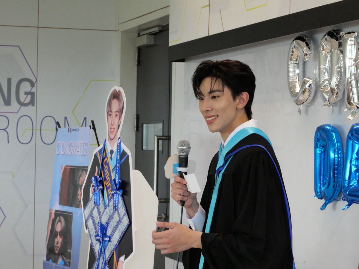 Deland_FC's tweet photo. พี่บัณฑิตอุ๋งๆคับผม 🐶✨
#Delandgraduationday https://t.co/Bnadc2vewY