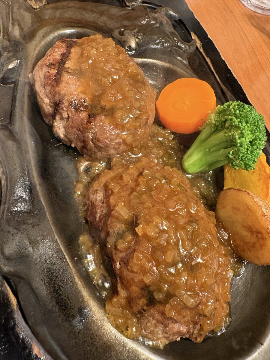NatureStove's tweet photo. 1年ぶりのさわやかで、げんこつハンバーグ✊やっぱり静岡にきたら行きたくなるお店‼️ポタージュもかなりお気に入り✨
＃炭焼きさわやか
＃U20 https://t.co/97OXEXT0nD
