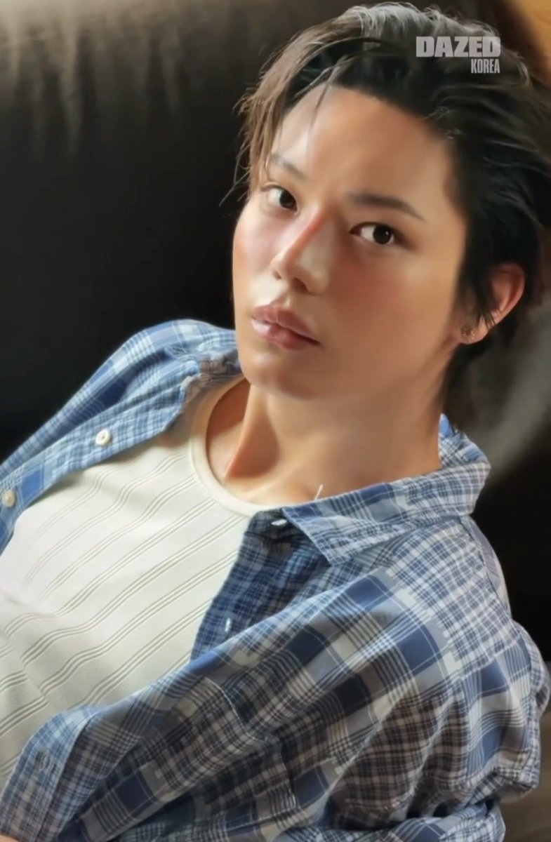 ohyulyul's tweet photo. Ohyul in this blue flannel shirt😳🩵 https://t.co/vr0p9oM55d