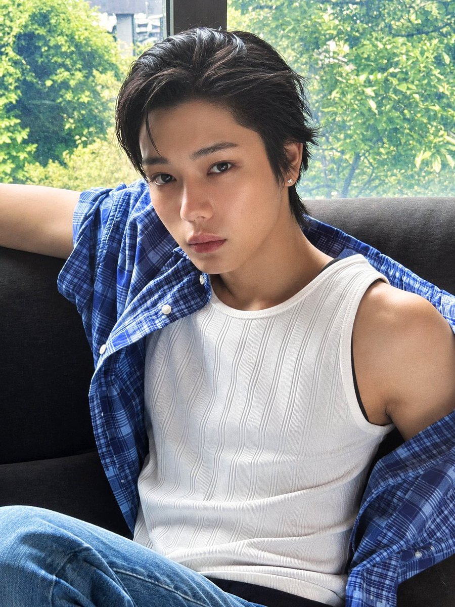 ohyulyul's tweet photo. Ohyul in this blue flannel shirt😳🩵 https://t.co/vr0p9oM55d