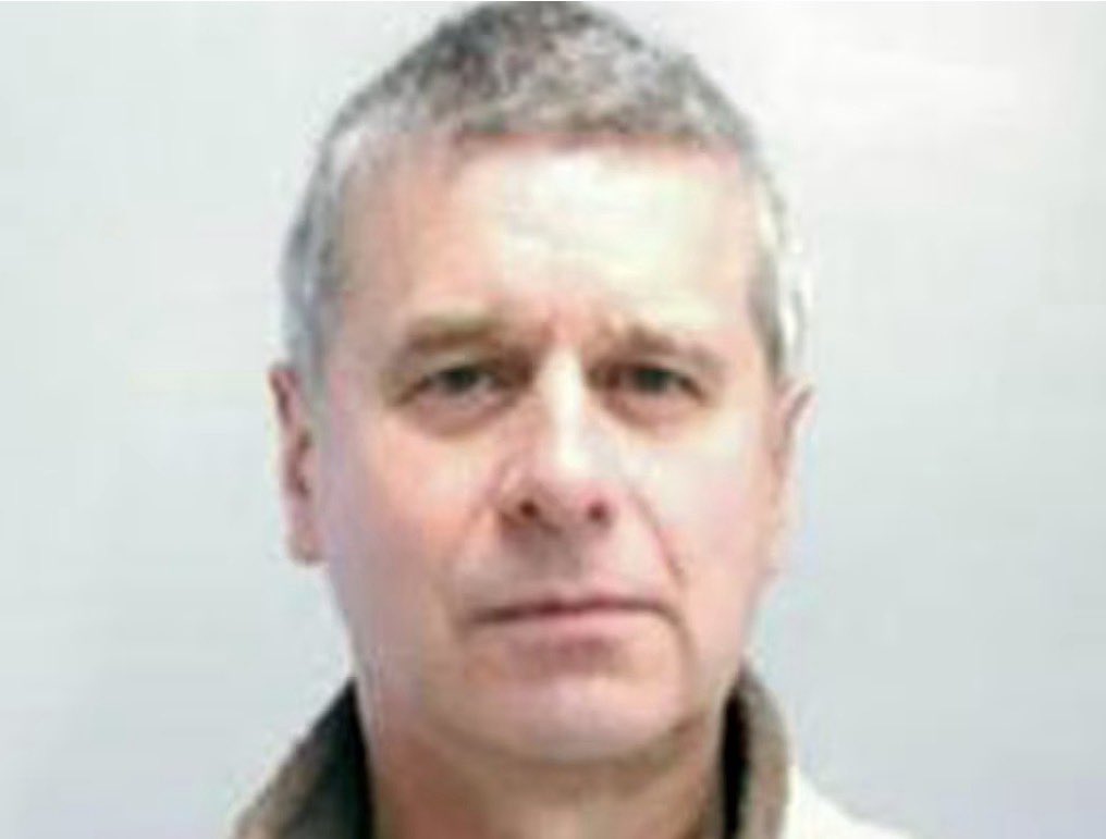 SeddSezz's tweet photo. 64-year old Kevin Rees just got an unduly harsh 15 years for blowing up an ULEZ camera. 

The judge labelled it terrorism because he deemed the motive political.

Isn’t Just Stop Oil painting a Grade I Oxford building orange political too? 

And yet they walked away with only a suspended sentence…

Anti-Net Zero? Terrorist.
Pro-Net Zero? Activist.

Two-tier justice.