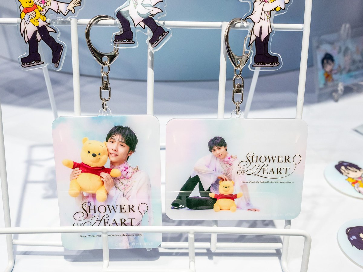 DtimesJP's tweet photo. 羽生結弦さんとプーさんの世界観を会場で！
SHIBUYA TSUTAYA「SHOWER OF HEART – かがやくひかりのプレゼント -」
羽生結弦さんのオリジナル衣装と約100種類のグッズが並ぶ期間限定POPUP☆
詳細→https://t.co/LATOMMte6x https://t.co/3jFJ3N0oEn