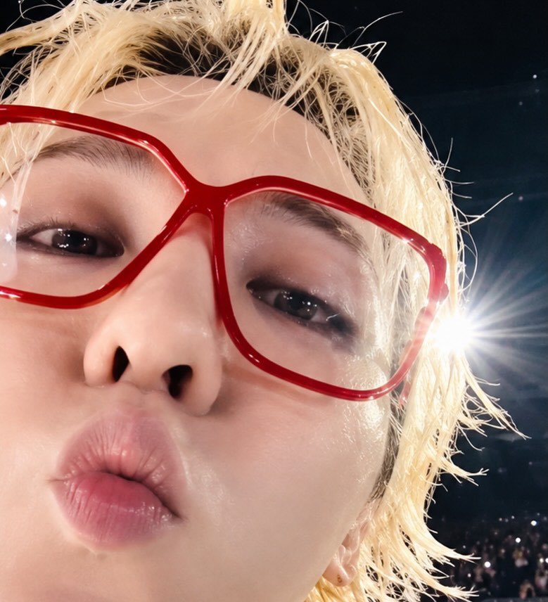 GDGD_bot's tweet photo. #GDRAGON https://t.co/hpcWyMlu7Y