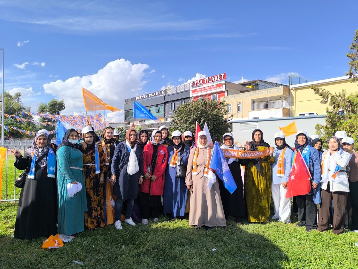 ElgunSuleyman's tweet photo. Bu gurur hepimizin! İyi ki varsınız!

Eyyübiyeli kadınlarımız, Cumhurbaşkanımız ve Genel Başkanımız Sayın Recep Tayyip Erdoğan’ı büyük bir coşku ve muhabbetle karşılıyor.

Bu heyecana gönülden ortak olan kıymetli ablalarıma, kardeşlerime ve evlatlarımıza teşekkür ediyorum. Sizlerin sevgisi ve desteğiyle Eyyübiye’mizin coşkusu daha da büyüyor.

@RTErdogan @Akparti @abuyukgumus @hakanaksu058 @farukaytek @mustafaelitas @acarfaruka @Ziverozdemir @milhamigunbegi @bybekirbozdag @AEminOnenOfis @ProfDrDusak @CYAZMAC @malicevheri @ibrahimeyyupogl @HikmetBasak_63 @av_mfaruk @ElgunSuleyman @medine_duger @SalihAldeniz5 @Serkankrmz63 @SbrKnk @ihalilesiyok