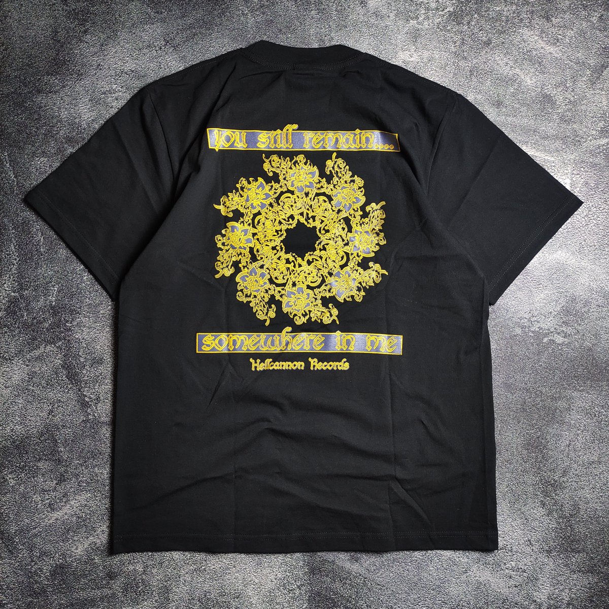 dvkhannnn's tweet photo. Merchandise resmi diebesideyourhome. Unit Metalcore dari Tangerang, jika kamu suka band" rilisan paper wings records kamu harus dengar yang satu ini 👍

https://t.co/mtCQfmvDMB https://t.co/N7CLwLBRrp