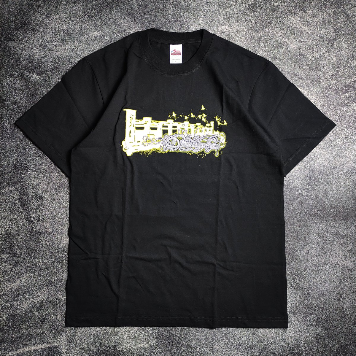 dvkhannnn's tweet photo. Merchandise resmi diebesideyourhome. Unit Metalcore dari Tangerang, jika kamu suka band" rilisan paper wings records kamu harus dengar yang satu ini 👍

https://t.co/mtCQfmvDMB https://t.co/N7CLwLBRrp