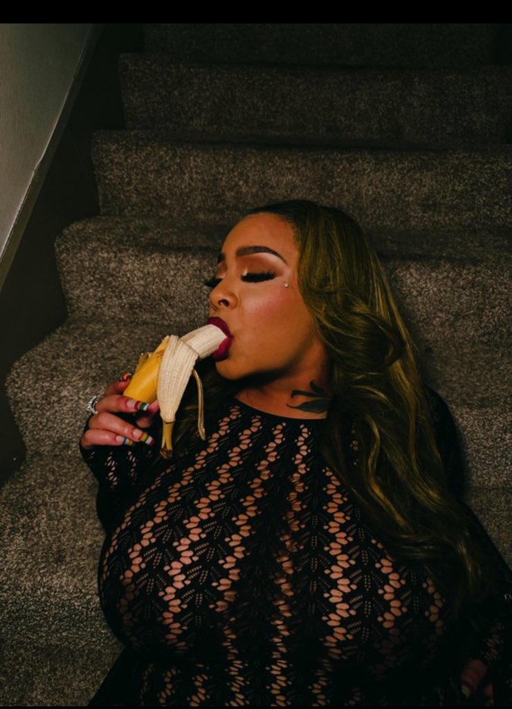 therealdebree60's tweet photo. Can I take a bite of your 🍌🍌
#cincinnatifreaks #cincinnatimeetups https://t.co/o8fPtaS5ze