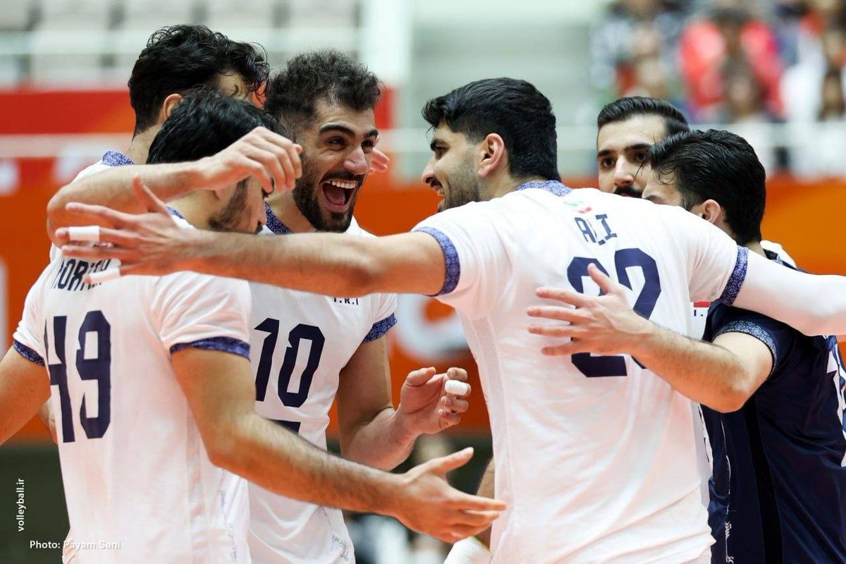 MazyarBaalaei's tweet photo. از بین همه این طلاها که دلاورمردان و شیرزنان ما در بازیهای آسیایی ناگویا کسب کردند، طلای والیبال حس و حال دیگری دارد. یک تیم جوان و یک‌دست و باانگیزه، ژاپن را در خاک خودش مغلوب کرد و طلایی شد. خودتحقیرها با چشمان باز ببینند، خصوصاً جایگاه و عملکرد بت‌هایشان در سعودی و امارات را. https://t.co/iZoz48CsBj