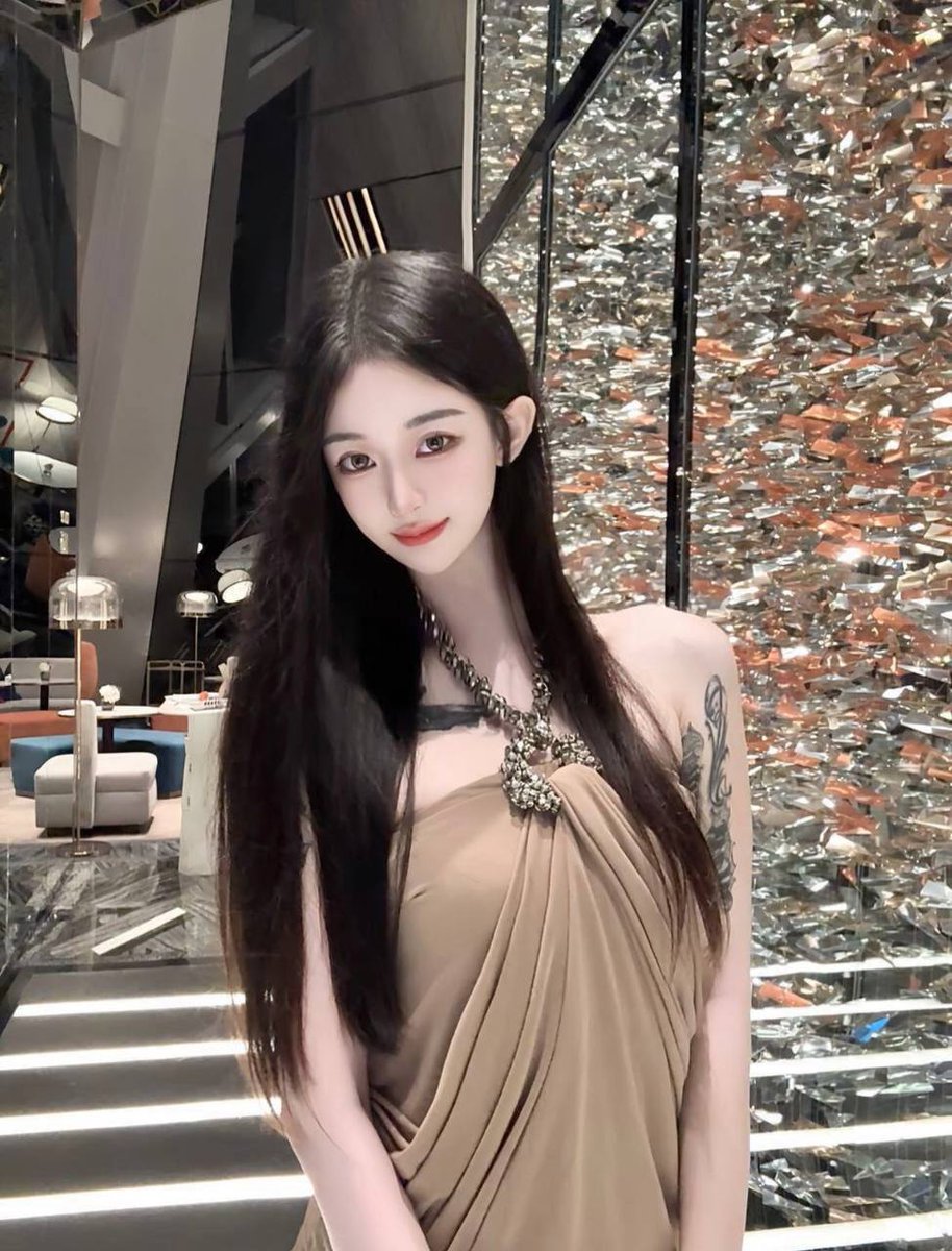 sacieth's tweet photo. 上海女王

身高172 体重90 脚吗37

坐标上海，颜值优越，调教经验丰富

擅长：k9，暴力，踩踏，耳光，鞭打，口水，踢裆，诱惑，恋足，四爱，龟责，言语羞辱，精神控制，角色扮演，黄金圣水等

舍弃你的尊严，丢掉你的高傲，你只配在我高贵的玉足下卑微的求饶 https://t.co/Y0Fkadkpz9