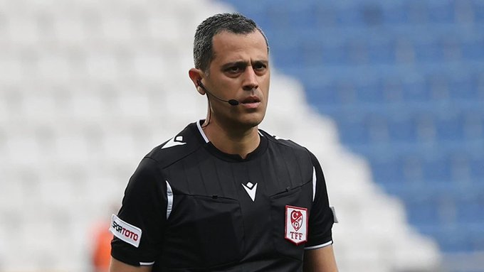 Lupen_Sports's tweet photo. "Bazı kulüpler Ferhat Gündoğdu’dan önceki MHK Başkanı Serdar Tatlı’dan da bazı hakemlerin kadro dışı bırakılması istemiş midir? 

 Serdar Tatlı neden istifa etmiştir?

Acaba kulüplerin hukuksuz isteklerini geri çevirdiği için mi istifa etmiştir? 

 Yerine hiçbir hakemlik başarısı olmayan Ferhat Gündoğdu kimlerin isteği ile MHK Başkanı yapılmıştır? 

 1 yıl önce TV’de Ferhat Gündoğdu’dan özür dileyen Süper Lig kulübü Başkanı neden 1 yıl sonra Ferhat Gündoğdu için “görevden gitmelidir, şahsi meseledir” demiştir?

Acaba yalan yanlış belgelerle kulüpleri kandırmakta ya da uygunsuz vaatler mi vermektedir?"

📍@doganburak29