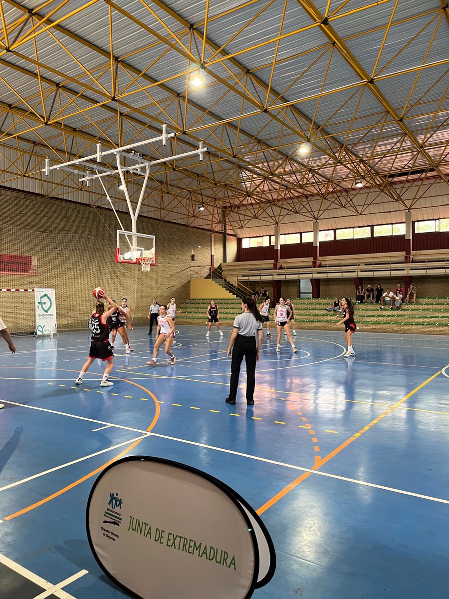 FExB's tweet photo. @FDMerida @SanAntonioCc @jovendeportEXT @ayto_merida 🏆 #TiempodeFinales | Copa de Extremadura 1ª Fem

¡Final! El @SanAntonioCc accede a la final. ¡Enhorabuena!

@FDMerida 4️⃣6️⃣
Toyota Novomotor @SanAntonioCc 9️⃣8️⃣

🏟️ Pabellón La Paz, Mérida
📊App Afición FExB

#BaloncestoExtremadura
#AbrazaElBaloncesto
@jovendeportEXT
@ayto_merida https://t.co/WxZovFAF23