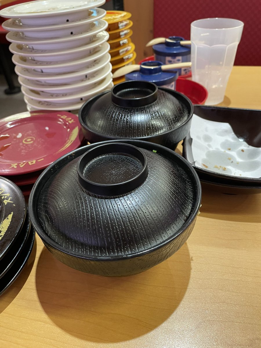 r_acha_r's tweet photo. 晩ご飯の準備(解凍)してなくて、お弁当買うか、レトルトカレー買うか聞いたら寿司食いたいと……
ゴール決めたしねw
こうみえてO型です(｀・ω・´)ｷﾘｯ https://t.co/sidBnBTaZ4