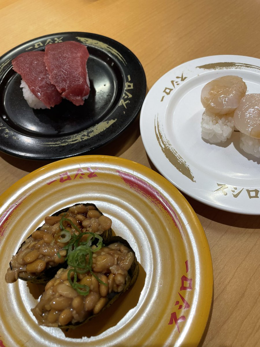 r_acha_r's tweet photo. 晩ご飯の準備(解凍)してなくて、お弁当買うか、レトルトカレー買うか聞いたら寿司食いたいと……
ゴール決めたしねw
こうみえてO型です(｀・ω・´)ｷﾘｯ https://t.co/sidBnBTaZ4