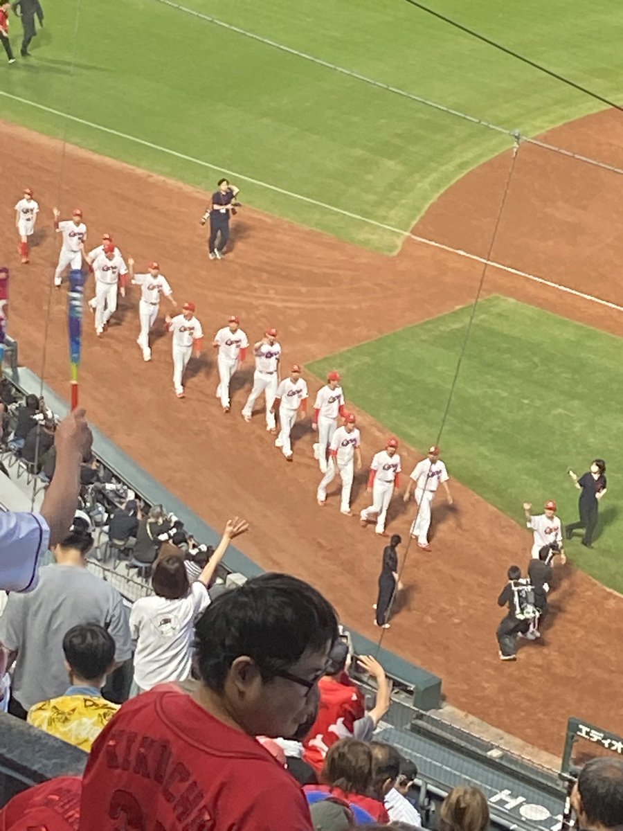 shinchang502's tweet photo. あげ太よー見るようになったのぅ
ん？今日広テレで中継してたからか！

地元最終戦だったのでセレモニー見てあとは帰るだけかと思いきや「ロッテの唐川投手の引退セレモニー見たいから急いで帰れや」ですって
なんとか間に合ったよ…

やることこなしたし酒飲んではぁ寝よ https://t.co/zKI5nr77qn