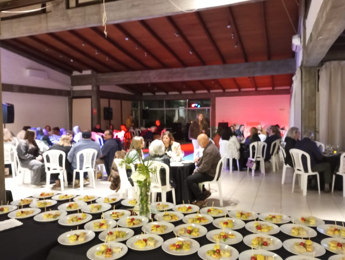 exitorama's tweet photo. Más de 100 personas participaron de la “Noche de los Sabores Floridenses”
https://t.co/gA5CaAu5YR https://t.co/dKVRzgJASE