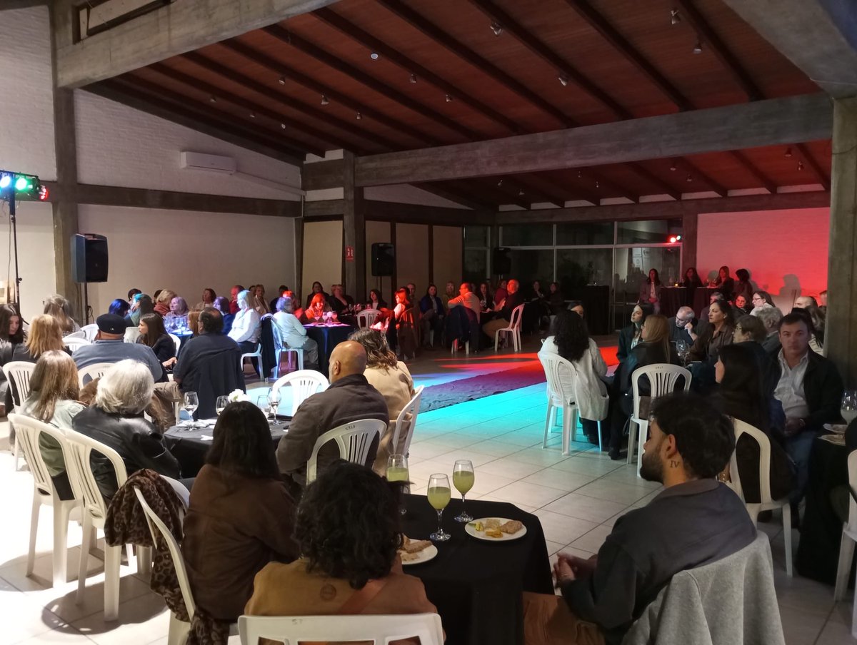 exitorama's tweet photo. Más de 100 personas participaron de la “Noche de los Sabores Floridenses”
https://t.co/gA5CaAu5YR https://t.co/dKVRzgJASE