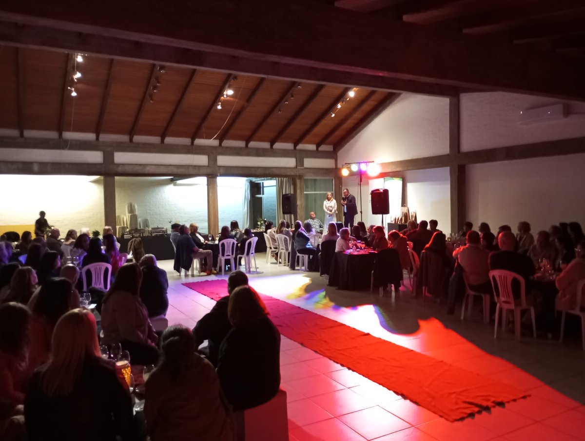 exitorama's tweet photo. Más de 100 personas participaron de la “Noche de los Sabores Floridenses”
https://t.co/gA5CaAu5YR https://t.co/dKVRzgJASE