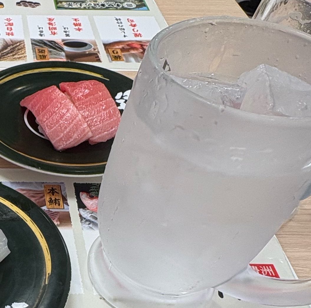 ehas9's tweet photo. 幸せな気持ちのまま幸せに寿司食べて帰る🍣
ぼっち打ち上げ〜🙌 https://t.co/u6EejhxcY5