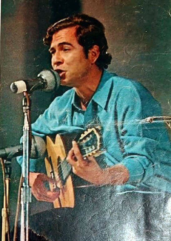 semioticas's tweet photo. Memórias da MPB

Geraldo Vandré na revista O Cruzeiro em outubro de 1968, quando a canção "Pra não dizer que não falei das flores" foi desclassificada pela TV Globo no 3° Festival da Canção e censurada pela ditadura militar.

Semióticas – O poder da flor
https://t.co/RjKROx8CbQ https://t.co/FBftfjq6La