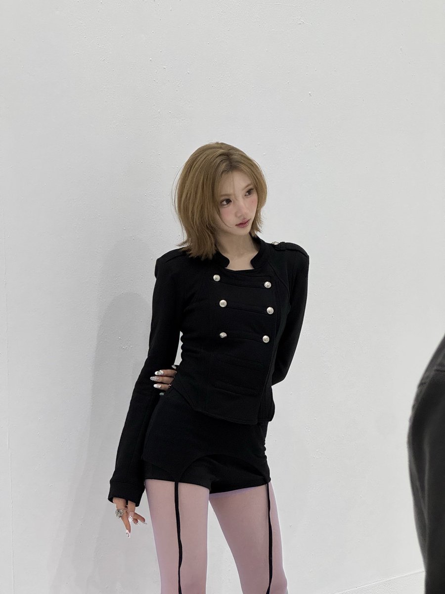 ji2mi97's tweet photo. 리더
ISTJ
단발머리
169cm
천주교
인데 미신 맹신자
단벌숙녀
듣는노래만들음
어릴 때 발레 오래함
멤버들 성향에 맞추다가 권위 낮아짐
2026년 기준 성인 멤버 중에
주량 제일 셈 << new
.
.
.
쮸님을 구성하고 있는 모든 겄이
완벽하고 코피나게 좋음 진짜 https://t.co/JWsVhr9GfU