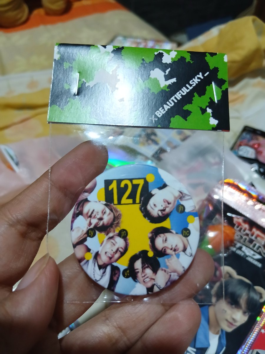 hattebiteu's tweet photo. @earlyenn_ Ketinggalan maafkeun! Ada freebies juga dari ka @beautifullsky_ . Gemes banget pin cogan coganqueh. Mana cakep banget https://t.co/epthhlC2eA