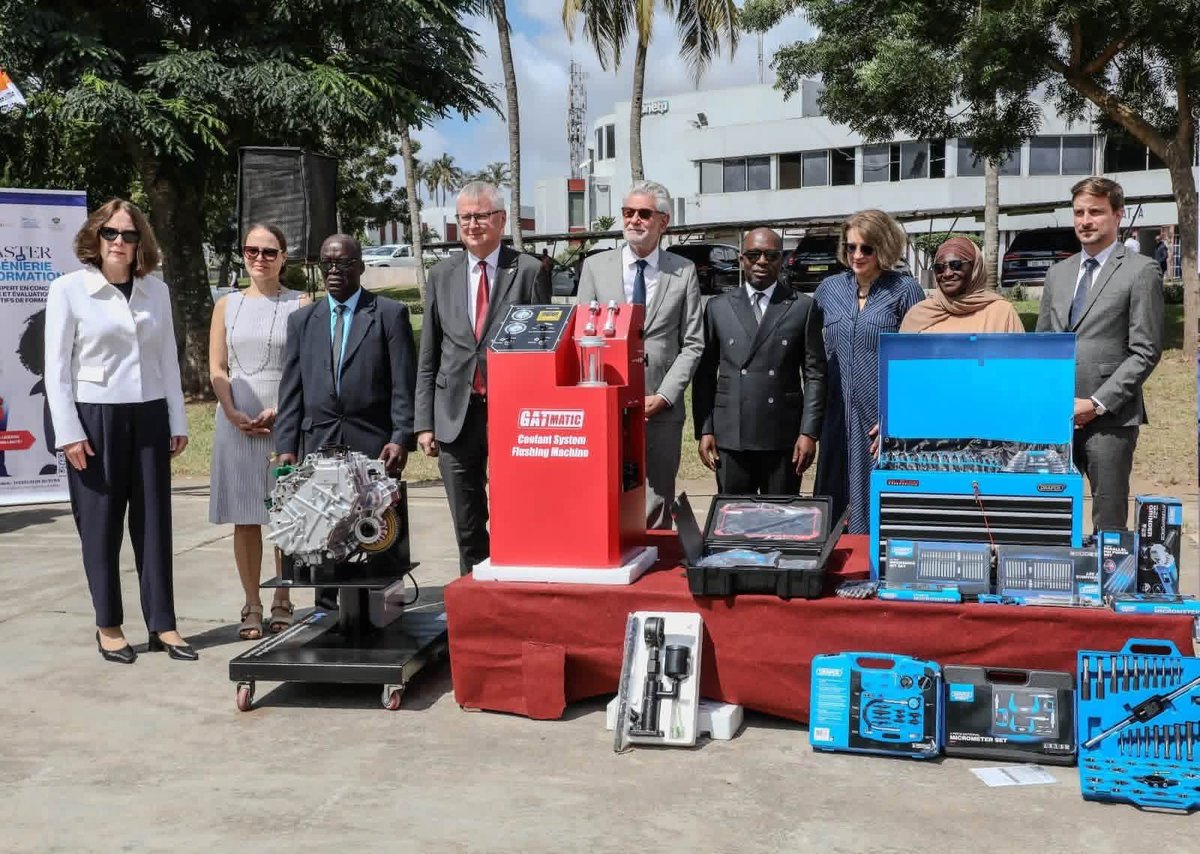 Badciss's tweet photo. 🇨🇮🇩🇪 #MDET | 695 millions FCFA d'équipements pour renforcer la formation par alternance.
Ce vendredi 2 octobre 2026, à l'IPNETP (Cocody), le Ministre délégué Jean-Louis Moulot a présidé la remise d'équipements didactiques acquis via le projet ADEFA, avec l'appui de la coopération allemande (GIZ).
🔹 4 lycées pilotes bénéficiaires : San-Pédro et Bouaké (mécanique automobile) ; Abidjan et Yamoussoukro (hôtellerie-restauration)
🔹 6 programmes rénovés selon l'Approche Par Compétences, avec l'implication du secteur privé.
#EnseignementTechnique #FormationParAlternance #ADEFA #GIZ #CooperationAllemande #Emploi #Jeunesse #CotedIvoire