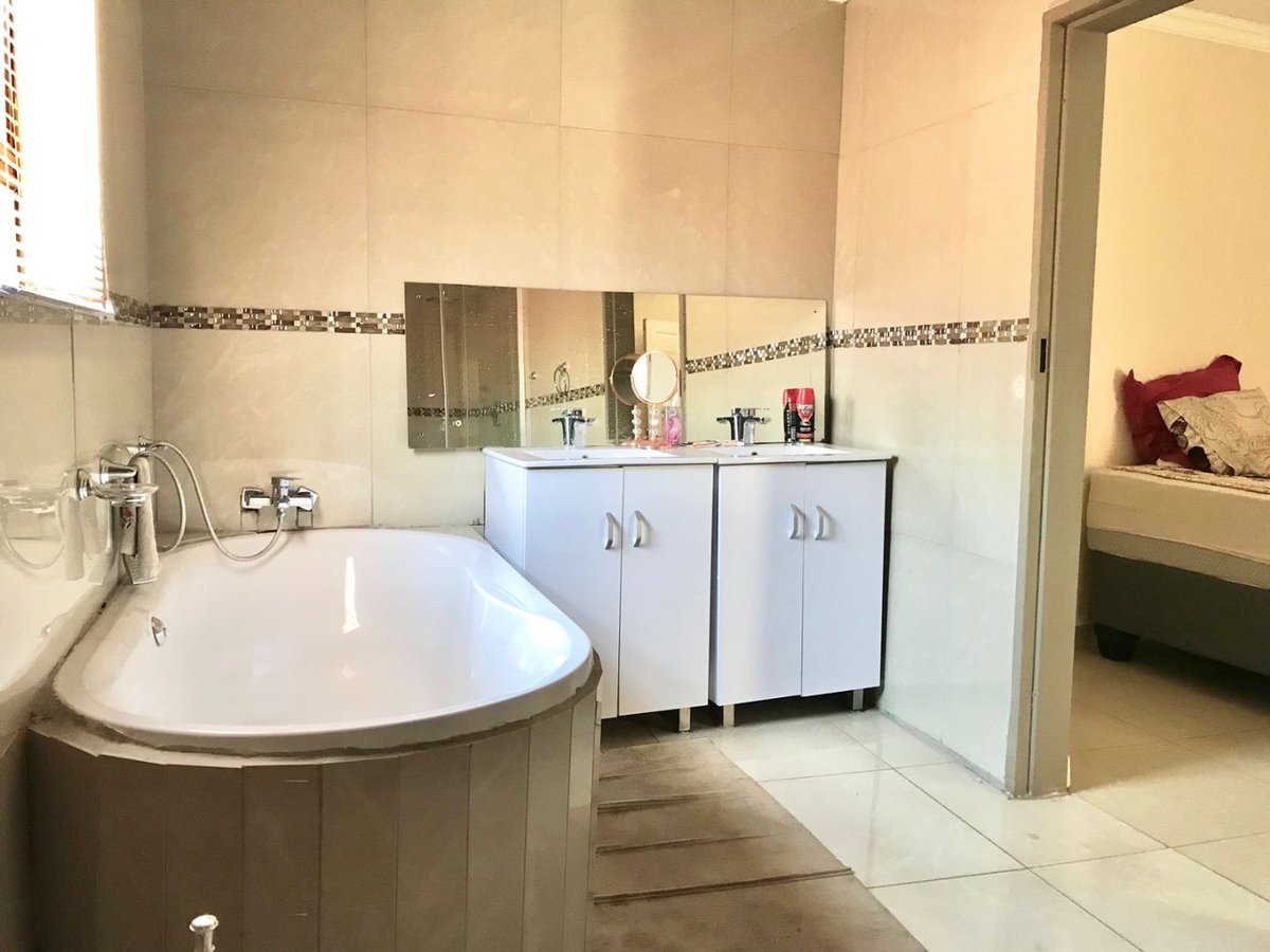 2lani47's tweet photo. 🏡 Spacious 10-Bedroom Family Home for Rent – Amandasig, Pretoria North
Neat &amp; quaint 10-bedroom, 8-bathroom home 
💰 Rental: 24 000 p/m
Deposit: 24 000
Admin fee: 1250
*Holding FFC &amp; registered with PPRA*
📲0813417410
📧Thulani@africanhomesproperties.co.za https://t.co/VakZt2h6L7