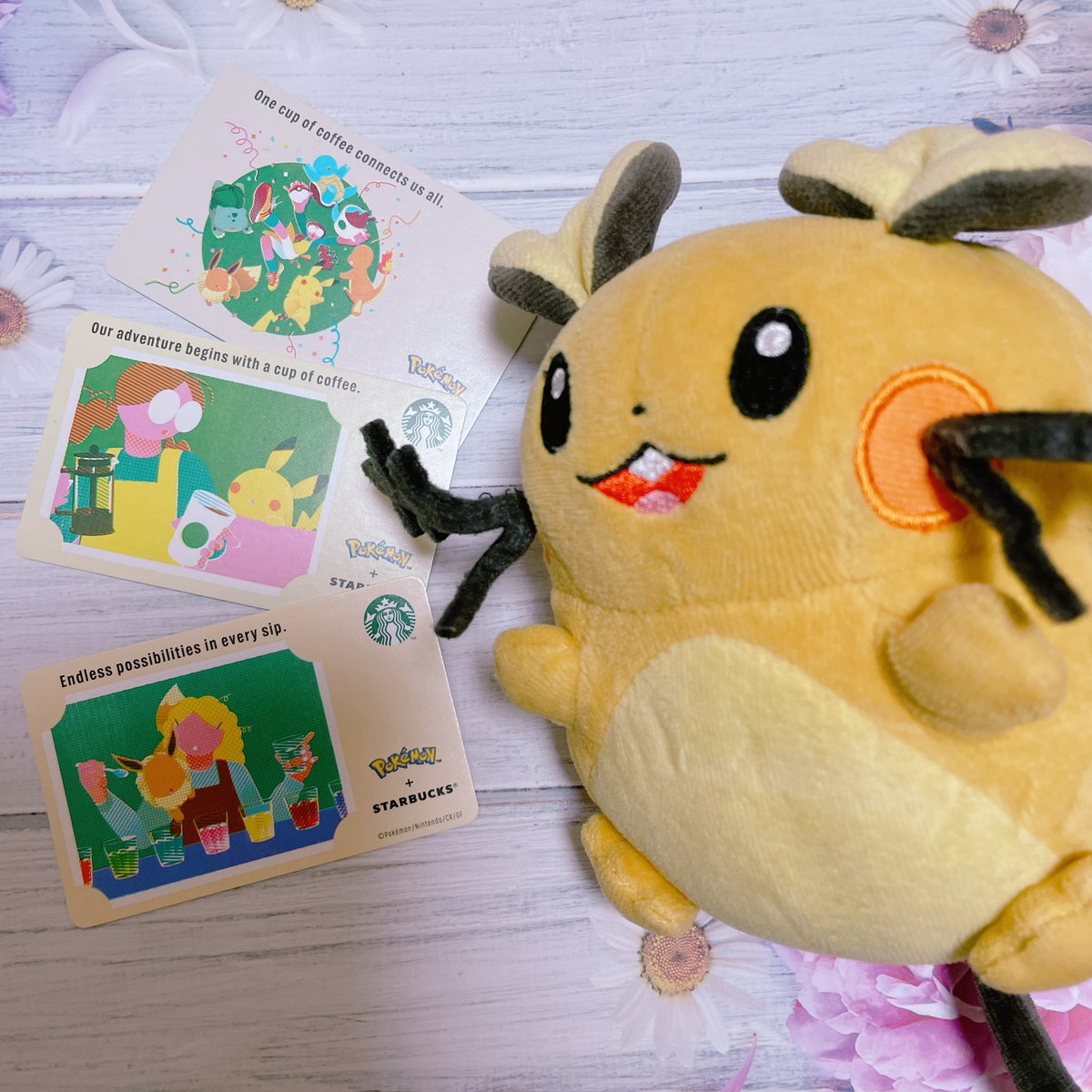 uringuma's tweet photo. カード全種類買えた！いっぱいスタバさん準備してくれたのかな？形残るものゲットできて嬉しい✨ #デデスタグラム https://t.co/vVFmNTsHi3