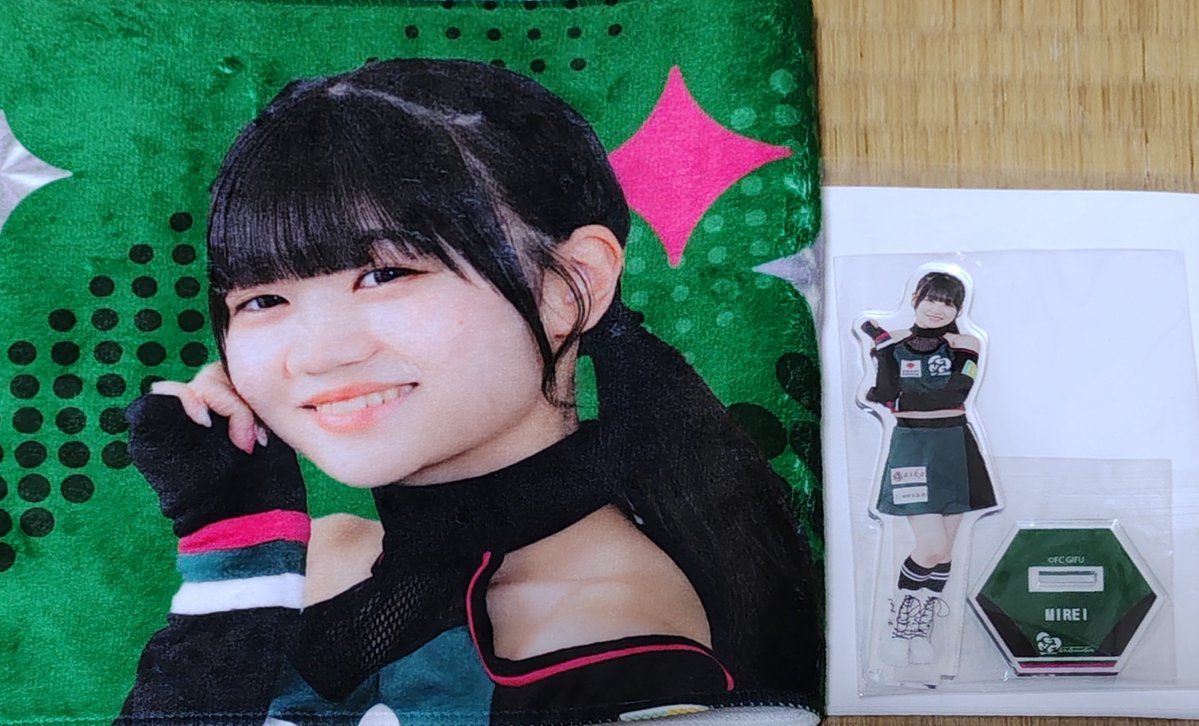 DOLLotanoKazu's tweet photo. 今日買ったGGGグッズ
MIREIちゃんのタオルとアクスタ
バッチのガチャ　YUAさん
ランダムトレカ　ARISAさん以外全員
ランダムブロマイド　HONOさん③
MISAKIさん③コンプ😀　SAKURAさん②コンプ😀　MIYUさん  YUMEさん https://t.co/uB6zkaGsGb