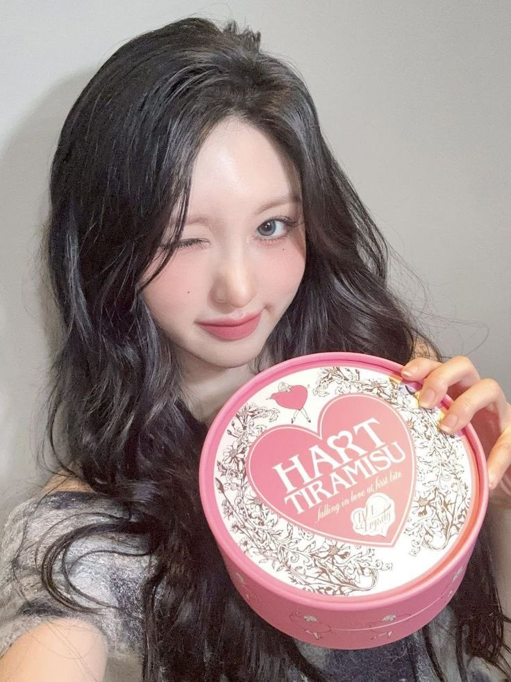 gaeulfalling's tweet photo. if you hate her. you will die and go to hell https://t.co/nMrKhAGzOf