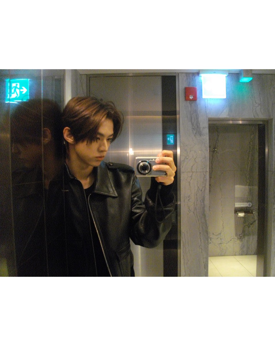 R0Blov5's tweet photo. 도훈이 인스타 #도훈 
Welcome to Paris🍃 https://t.co/q83S13Q3Q2
