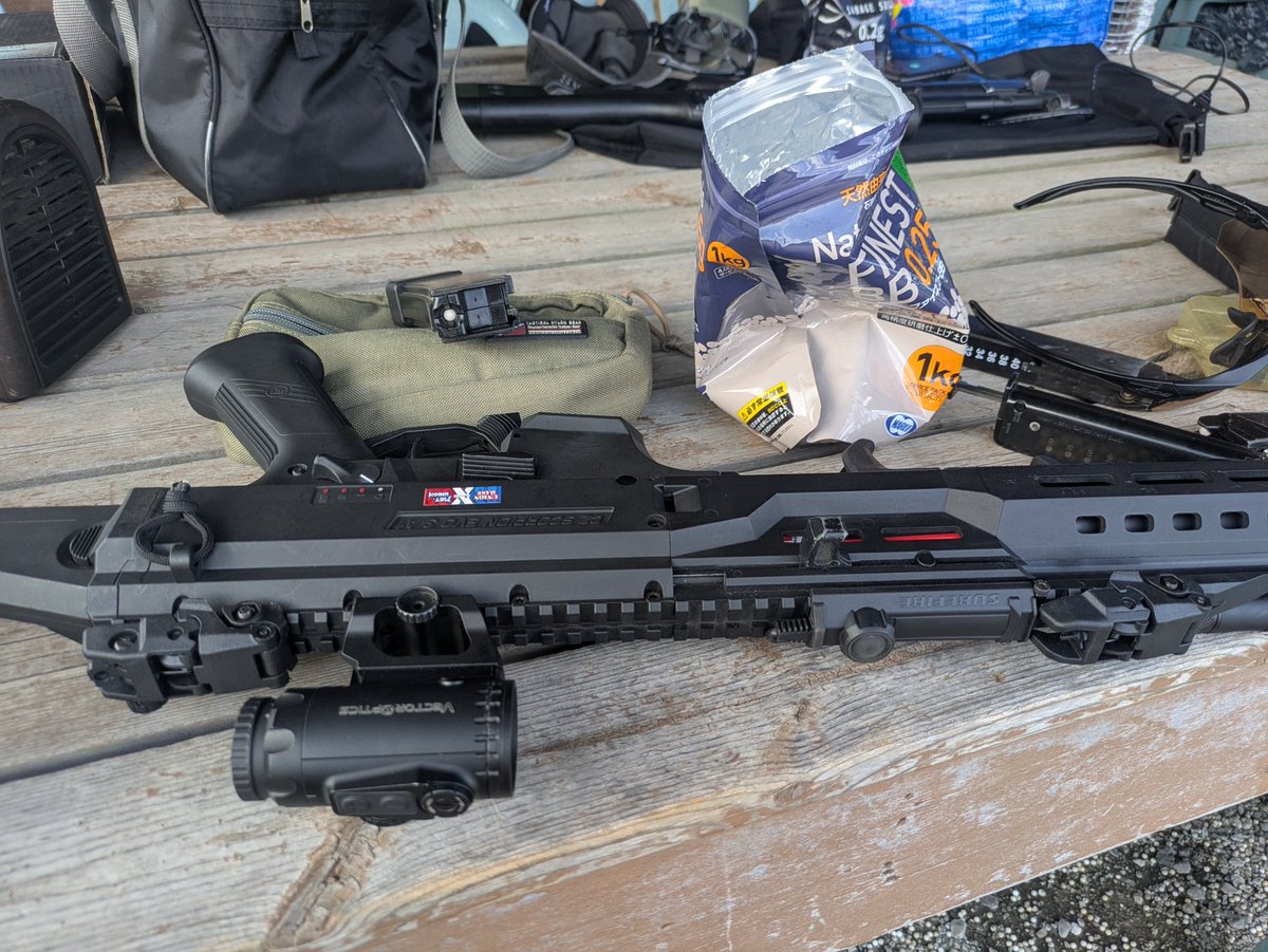 m14ebr21's tweet photo. 幸いにもフィールドにバッテリーのレンタルがあり、持ってきた銃でスコーピオンevo3がレンタルバッテリーの形状に対応したんで遊べはした。
でもメインで使いたかった次世代MP5は使えず、頼みのスコーピオンevo3も調子悪くて不完全燃焼でした… https://t.co/HRHuVWCWbe
