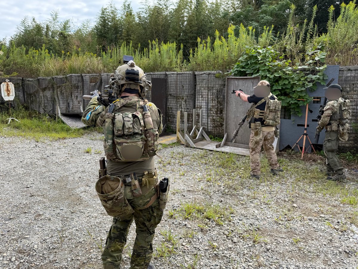 atg_agency's tweet photo. 本日10月3日は応用射撃を実施しました。
参加者の皆様が非常に意欲的に取り組んでくださったことで、インストラクターにとっても大きな刺激となりました。
またのご参加をお待ちしております!
#cqb #cqbtraining #tacticaltraining
#タクトレ #タクティカルトレーニング https://t.co/zlWeCpyUzy