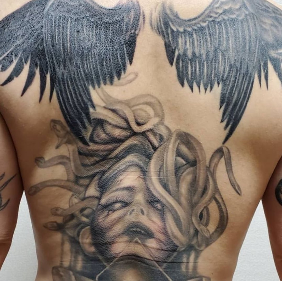 Q0Ul96R4uJ716NA's tweet photo. パパと15年。誕プレはTattooなんだわ。痛みは消える不思議 https://t.co/uf0PGgdKSo