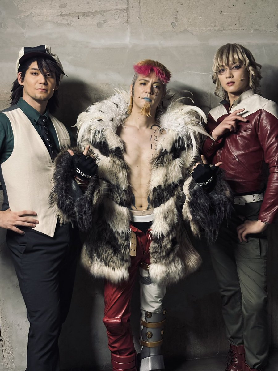 miso_jiro's tweet photo. 本日もたくさんバリア張ってきました。

ご来場いただいた皆様、誠に有難う御座いました!!!

タイガーとバニーと撮ってもらいました。
嬉しい✨✨
明日もボッコボコにするけどね💥✨

明日は千秋楽!!!
いつも通りフルボッコにしてきます!!!

#舞台タイバニ
#タイバニ
#spi
#塩田一期
#ジェイク
#中村誠治郎