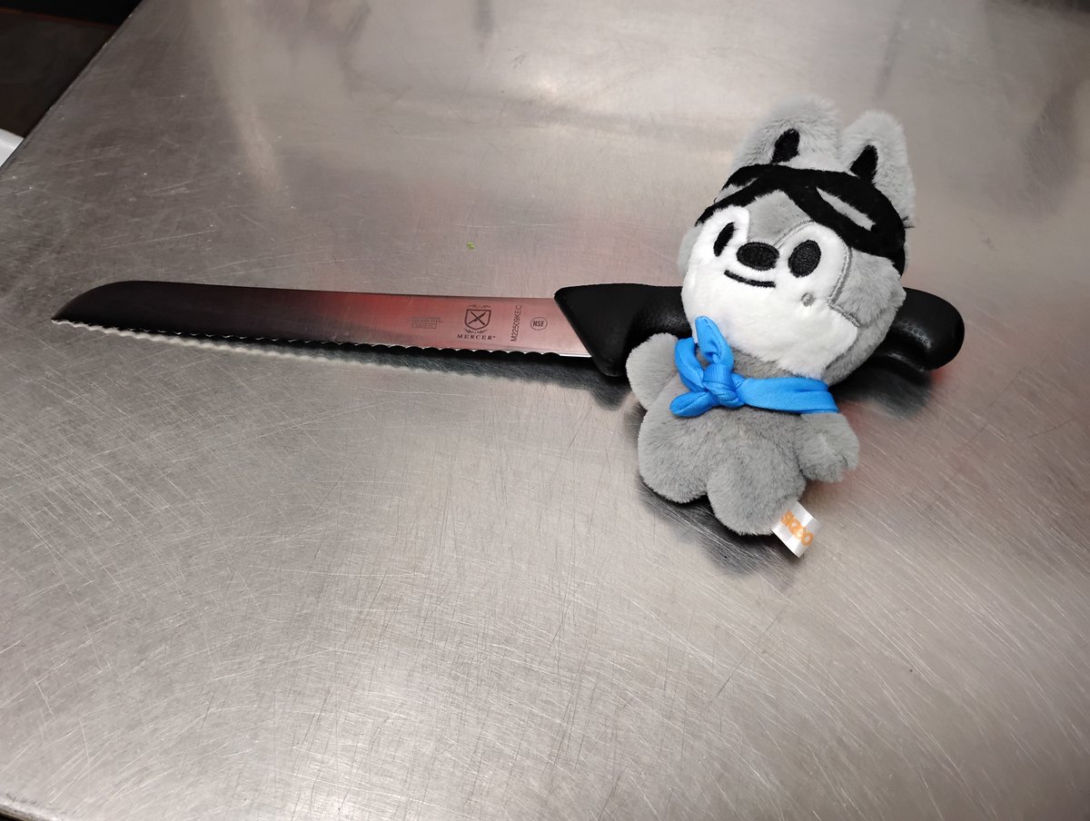 b0bachan's tweet photo. Wolfchan at Jimmy Johns, where everything is baked, sliced, and chopped fresh every day!
OUR GOLDEN ACE BANG CHAN
#스테이의_영원한_자부심_방찬
#BangChanEmpireOfTalent
#HappyBangChanDay https://t.co/xDx7A1rNQD