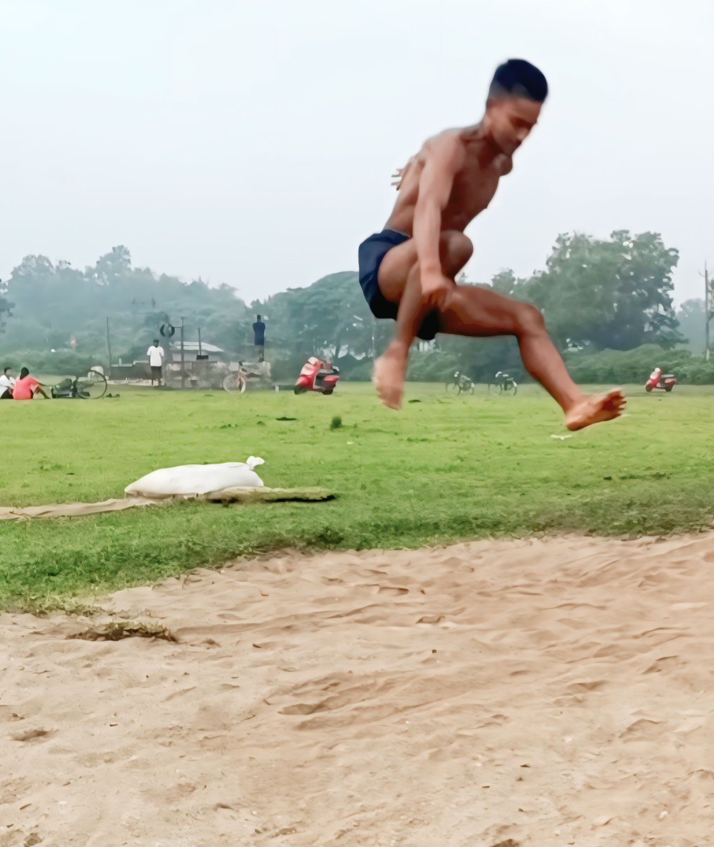 manjulavlogs9's tweet photo. #गजब का #छलांग
#Assam
#village
#running
#GOODMORNİNG 

https://t.co/9yh7X95uzt https://t.co/oB2ny60Mf7